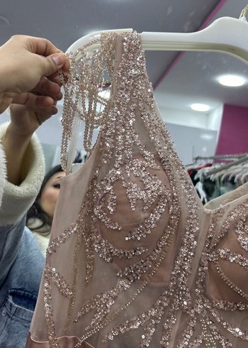 Bej Uzun Drapeli İşlemeli Abiye Elbise - Görsel 2