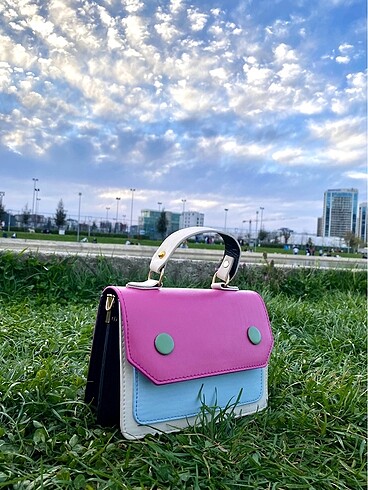 Çok renkli askılı kutu model çanta