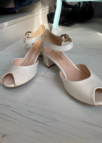 Beyaz Tokalı Kadın kısa Topuklu inci beyazı rengi ayakkabı - Görsel 2