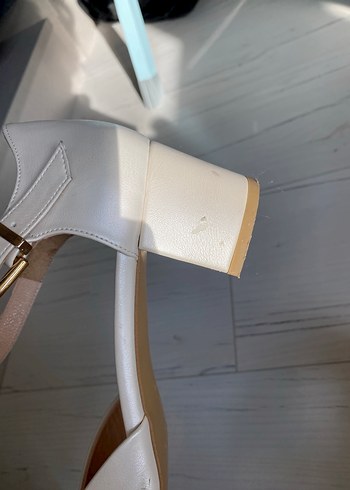 Beyaz Tokalı Kadın kısa Topuklu inci beyazı rengi ayakkabı - Görsel 6