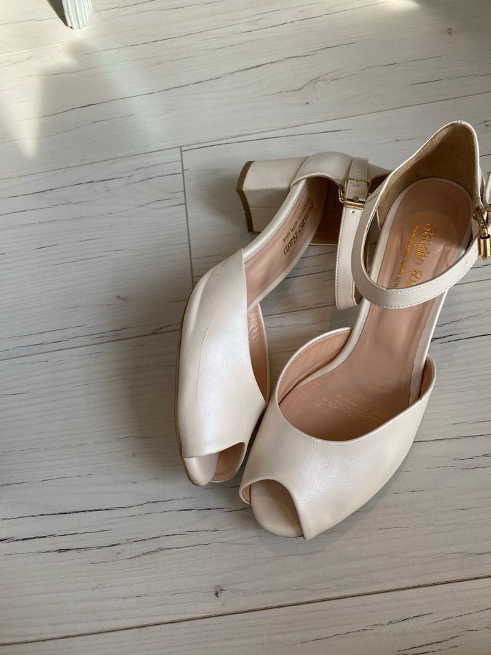 Beyaz Tokalı Kadın kısa Topuklu inci beyazı rengi ayakkabı - Görsel 3