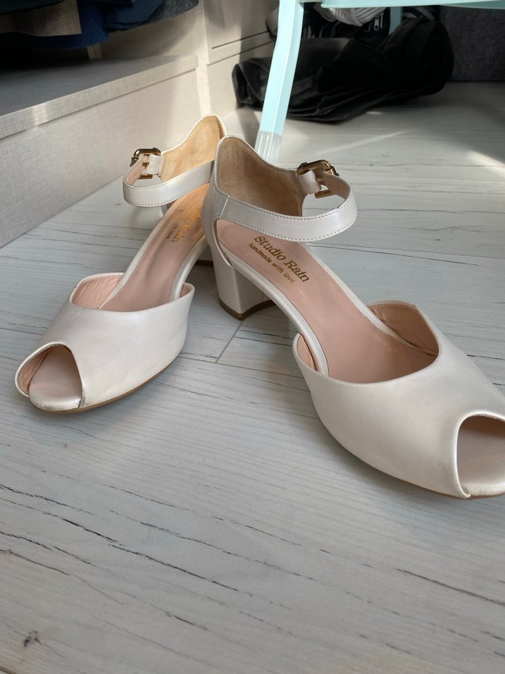 Beyaz Tokalı Kadın kısa Topuklu inci beyazı rengi ayakkabı - Görsel 2