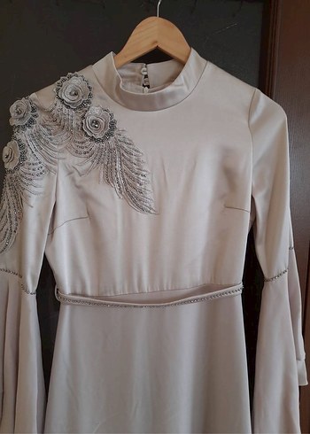 Bej Uzun Kollu Yüksek Yakalı tesettür abiye - Görsel 2