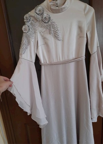 Bej Uzun Kollu Yüksek Yakalı tesettür abiye - Görsel 3