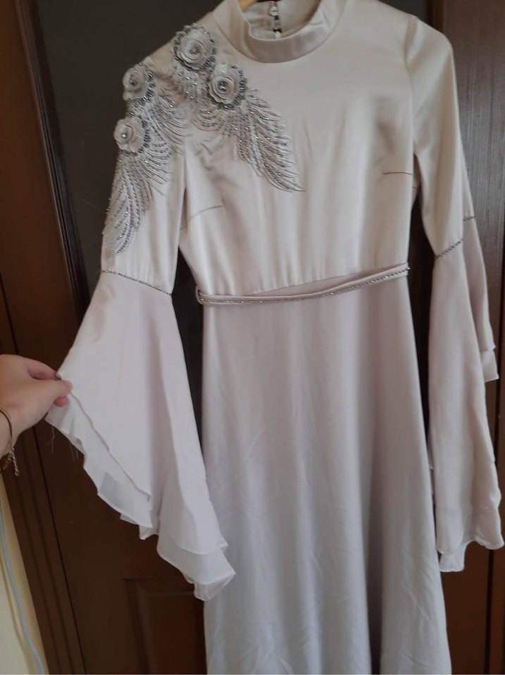 Bej Uzun Kollu Yüksek Yakalı tesettür abiye - Görsel 3