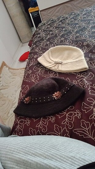 İki şapka krem ve kahverengi 