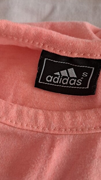 Adidas Tisort kadin s beden Adidas marka hafif soluk yazisi