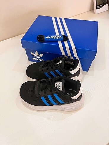 24 Beden Erkek çocuk adidas spor ayakkabı 24