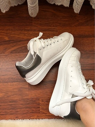 Beyaz sneaker