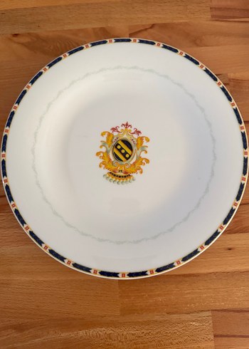 Parlak Beyaz Detaylı Tabak