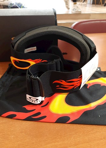 Siyah Kayak Gözlüğü ve Taşıma Çantası - Görsel 3