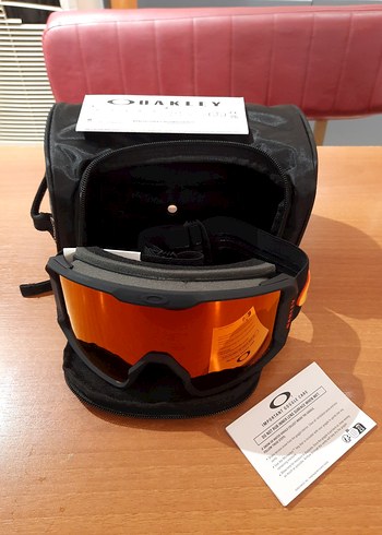 Siyah Kayak Gözlüğü ve Taşıma Çantası - Görsel 4