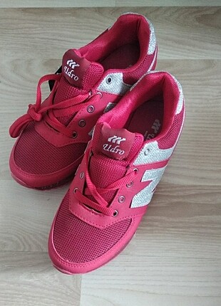 38 Beden Sıfır kırmızı spor ayakkabı