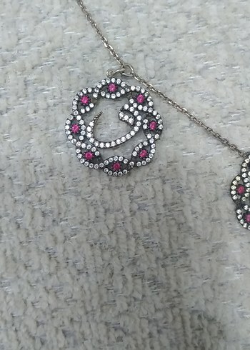 Uzun Zincir Detaylı Gri Nakışlı Kadın Kolye - Görsel 3