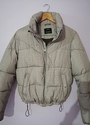 ekoseli bershka mont 