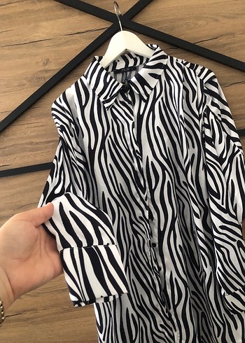 Zara Zebra Desenli Uzun Kollu Gömlek