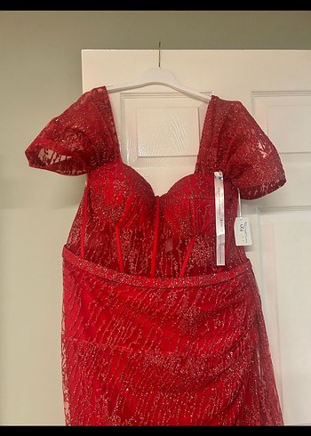 Drapeli Kırmızı Straplez Uzun Abiye Elbise - Görsel 4