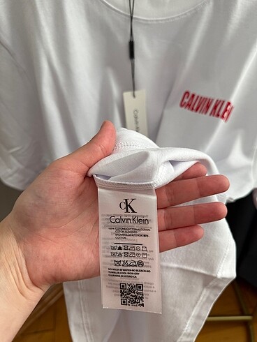 m Beden beyaz Renk CALVİN KLEİN T-SHIRT