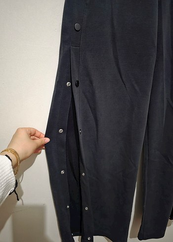 Siyah Kadın Düğmeli Normal Kesim Kumaş Pantolon A23 - Görsel 3