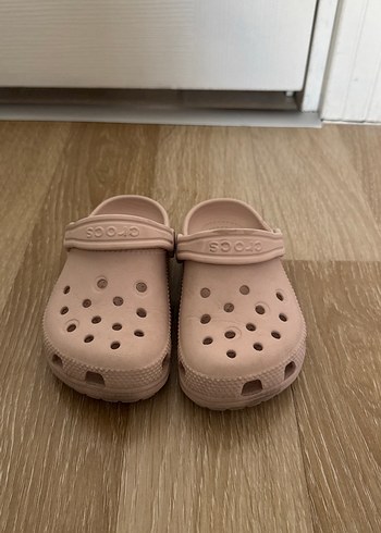 Crocs 25