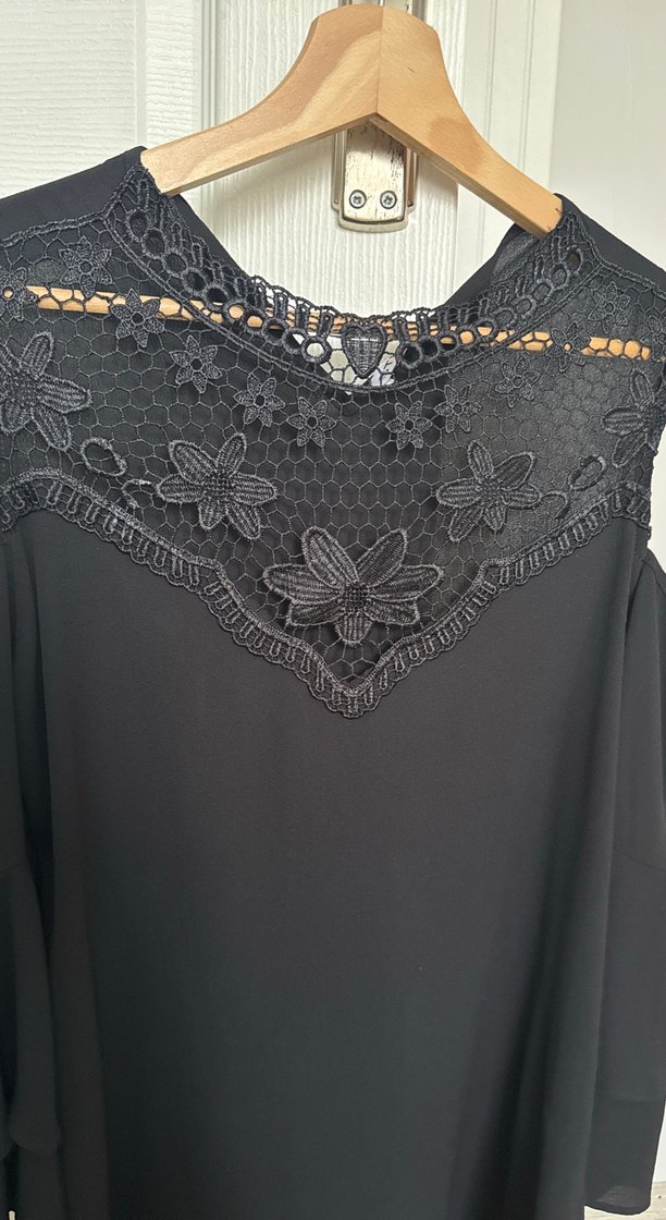 Dantel Detaylı Siyah Uzun Kollu V Yakalı Bluz - Görsel 3