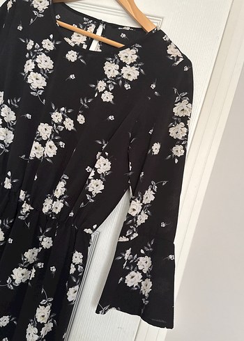 Çiçek Desenli Siyah Midi Elbise - Görsel 3