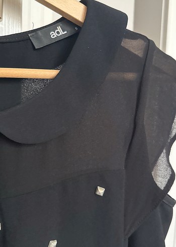 Düğmeli Siyah Goth Yakalı Kolsuz Bluz - Görsel 3