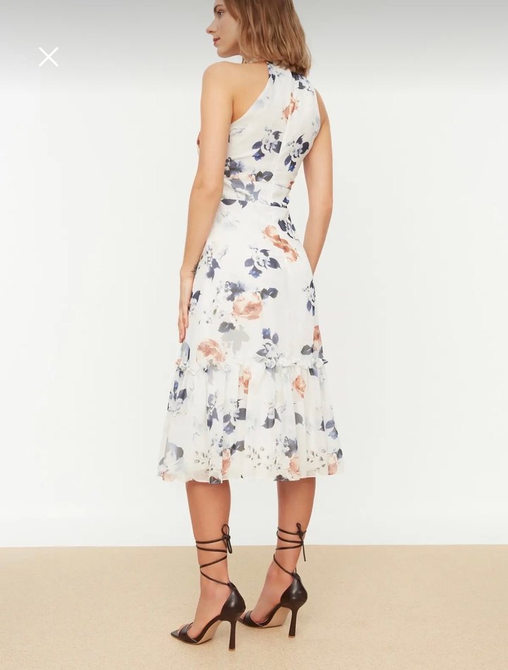 Çiçek Desenli Beyaz Uzun Elbise - Görsel 3