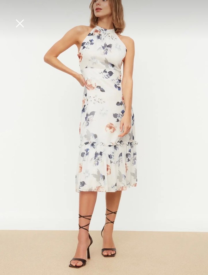 Çiçek Desenli Beyaz Uzun Elbise - Görsel 2