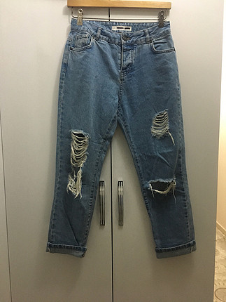 Topshop boyfriend jean. 