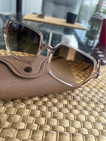 Rayban güneş gözlüğü
