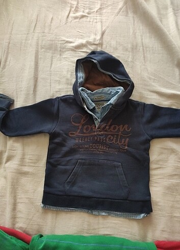 4 Yaş Beden çeşitli Renk 2 sweatshirt 1 kazak