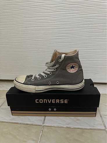 Gri Converse