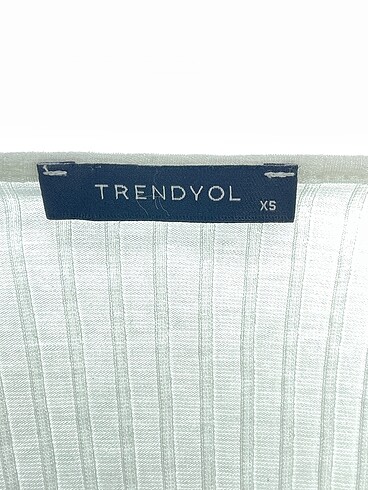 xs Beden beyaz Renk Trendyol & Milla Bluz %70 İndirimli.