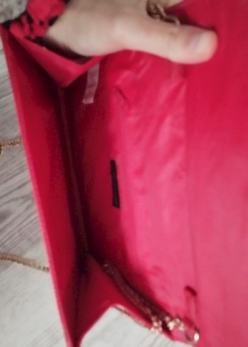 Klasik Şıklık Kırmızı Zincir Detaylı Deri zarf  Çanta - Görsel 2