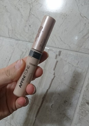 Maybelline Affinitone Concealer