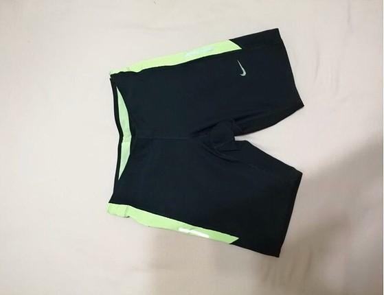 Nike kısa tayt