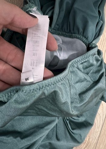 V yaka, uzun, drapeli kumaş tulum - Görsel 3