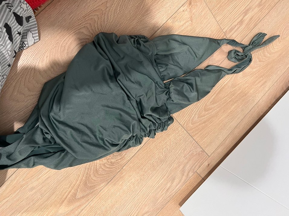 V yaka, uzun, drapeli kumaş tulum - Görsel 2