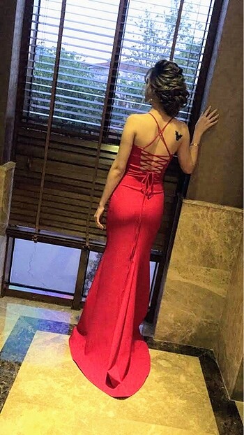 Özel gün için balık model elbise