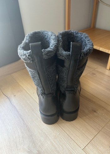 Gri Kürklü Siyah Bağcıklı Kadın Yağmur Çizmesi - Görsel 6