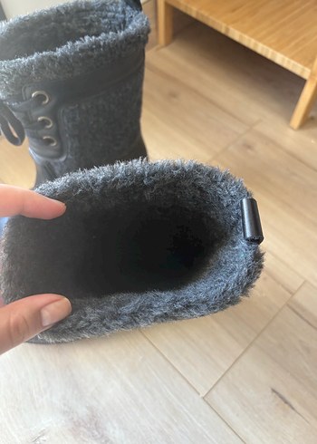 Gri Kürklü Siyah Bağcıklı Kadın Yağmur Çizmesi - Görsel 4