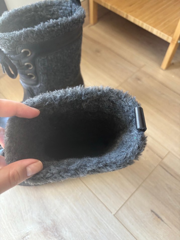 Gri Kürklü Siyah Bağcıklı Kadın Yağmur Çizmesi - Görsel 4