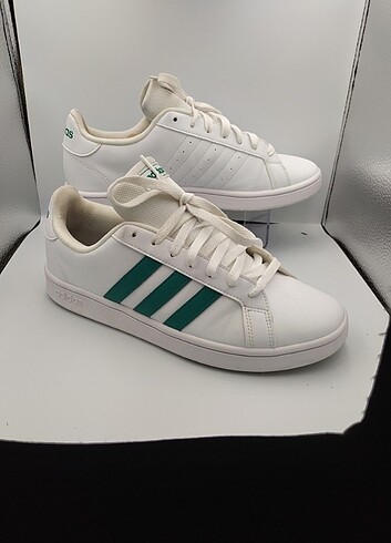 Beyaz erkek Adidas sneaker ayakkabı 43.5 numara