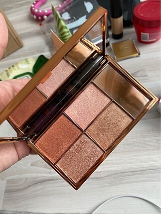 Sleek highlighter