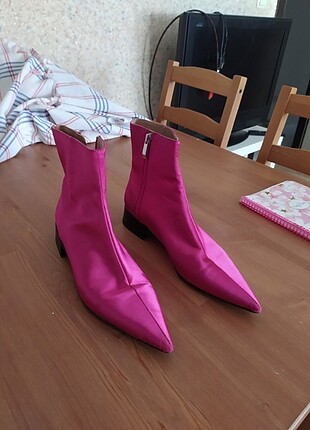 Zara pembe bot
