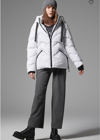 Beyaz Kapüşonlu Kadın Kış Montu - Görsel 2