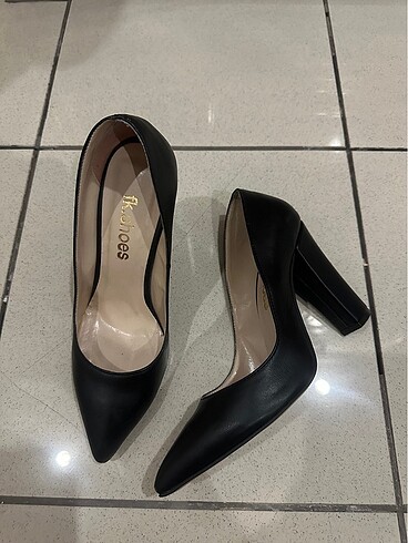 Siyah rugan stiletto