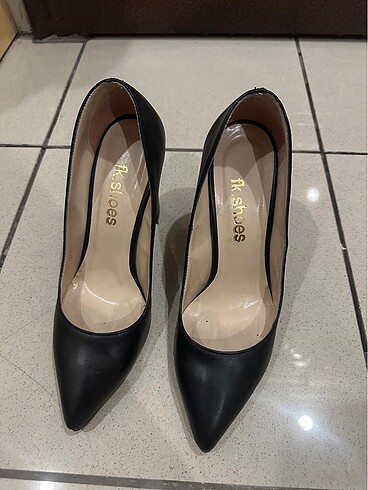 38 Beden siyah Renk Siyah rugan stiletto