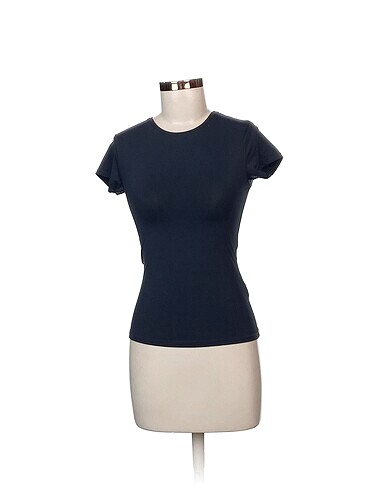 Pull and Bear T-shirt %70 İndirimli.